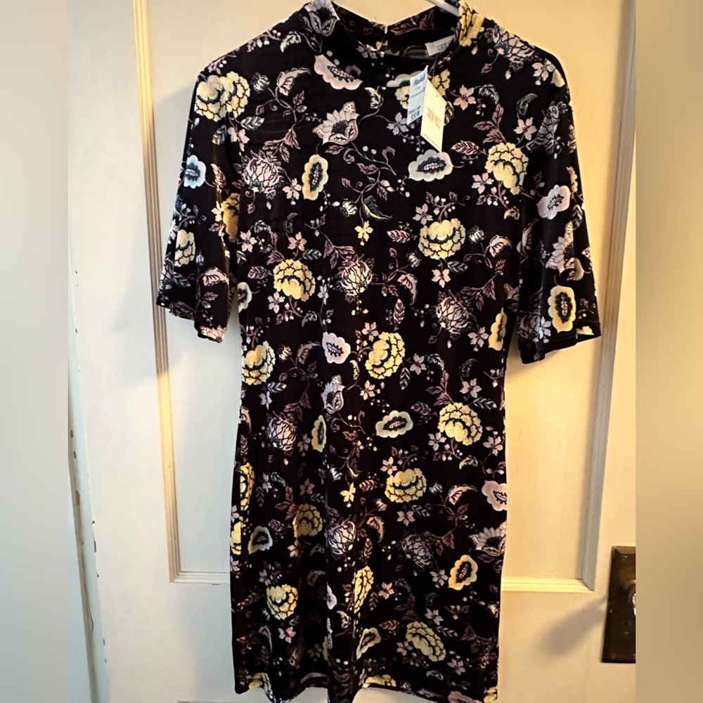 Current Project black floral velvet bodycon dress, cut out back NWT Size Medium